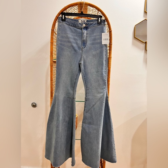 Free people just float on flares - Picture 3 of 5